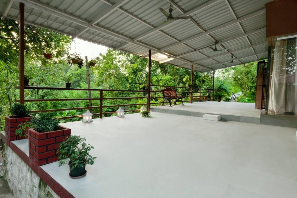 Lobville Homestay Karjat Eksteriør bilde