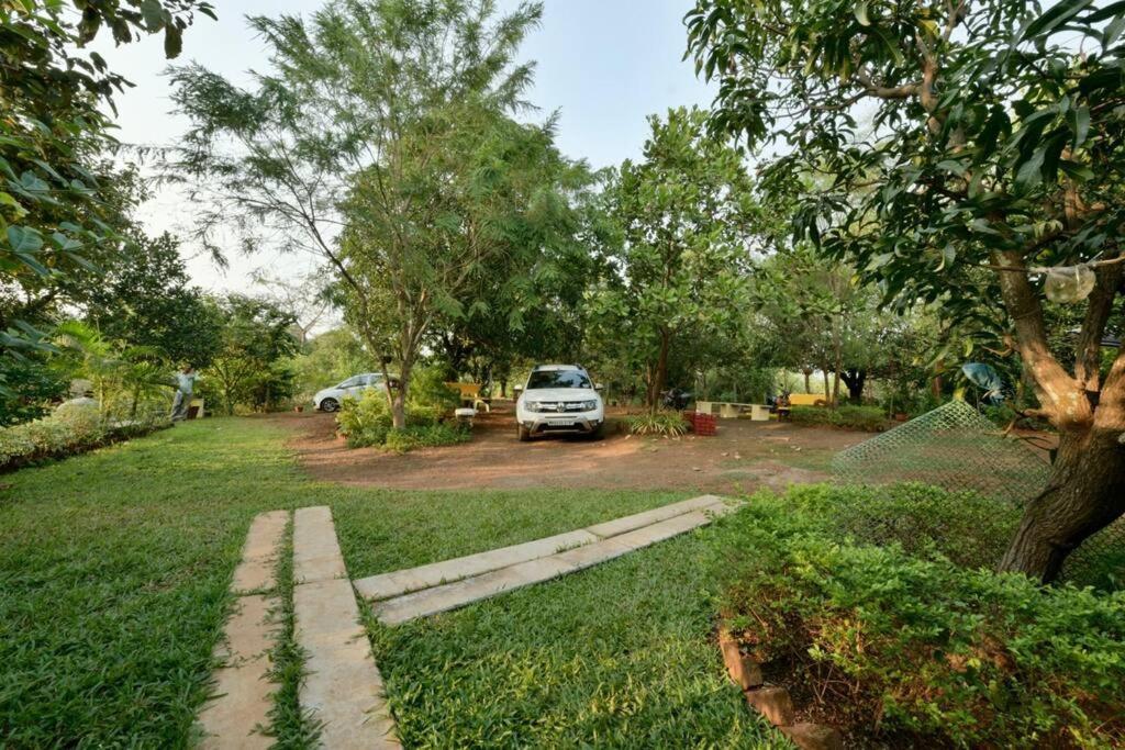 Lobville Homestay Karjat Eksteriør bilde