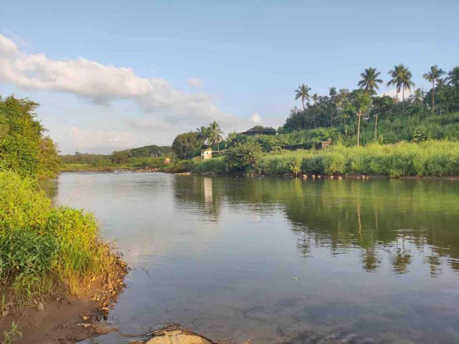 Lobville Homestay Karjat Eksteriør bilde